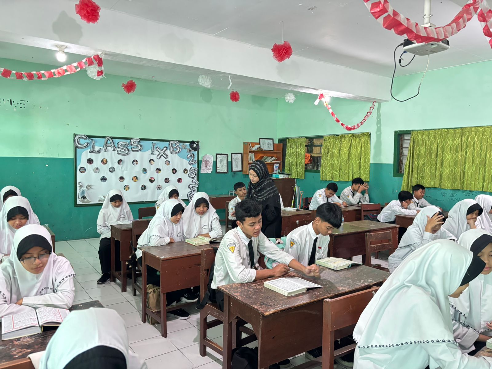 Awali Hari dengan Kalam Ilahi, Potret Kelas BBQ di Madrasah Tsanawiyah Hasyim Asy’ari Kota Batu