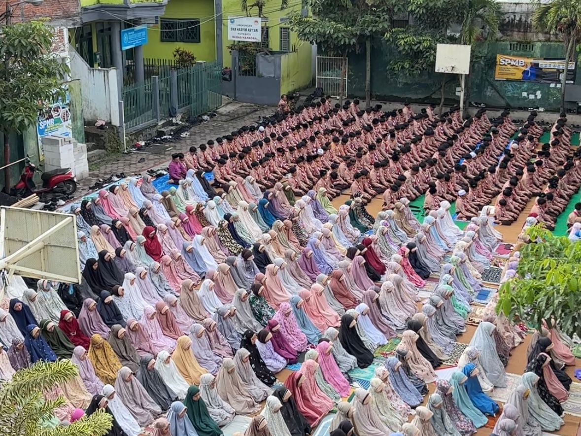 Awali Bulan dengan Keberkahan, Sholat Dhuha Berjamaah di MTs Hasyim Asy’ari Kota Batu